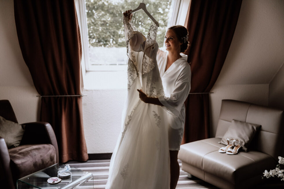 Braut, Brautkleid, Details, Getting Ready, Hochzeit, Leonardo Mannheim, kleid